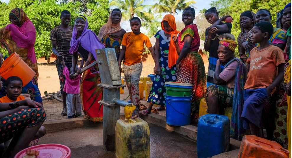 Mlundemi-Wasserprojekt abgeschlossen, abgeschlossen, aber aufgrund von Salzproblemen immer noch andauernd, Projekt finanziert von African Palms, Verkauf von Palmkreuzen